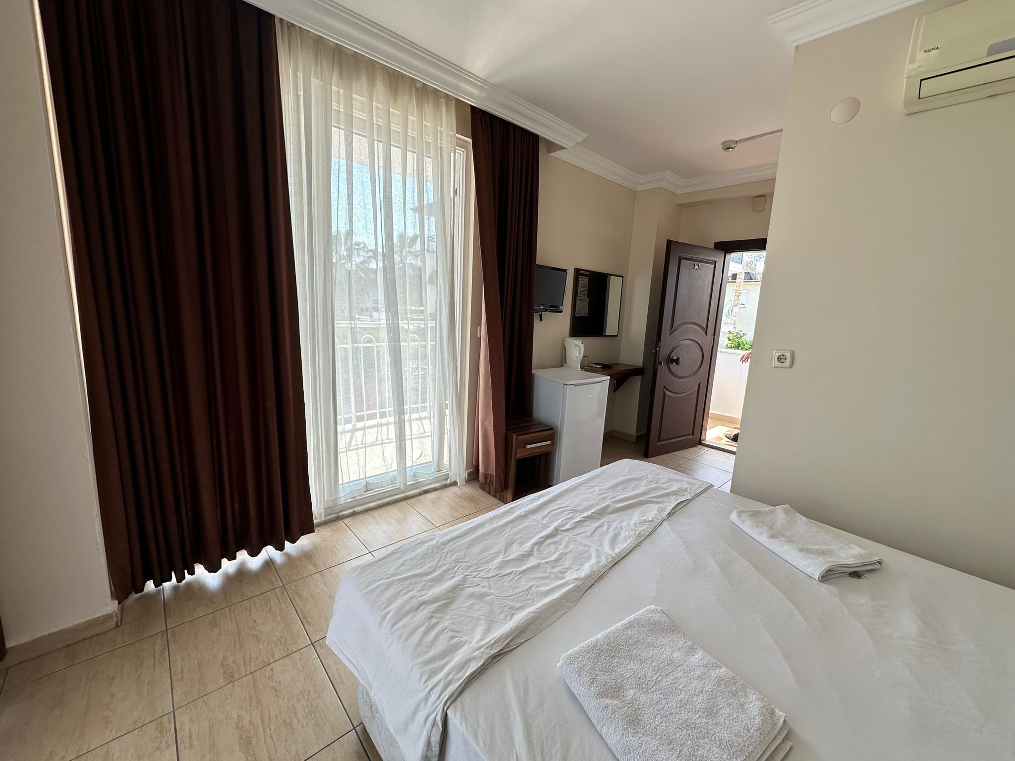 Un Side Hotel