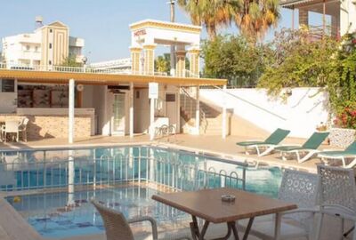 Un Side Hotel